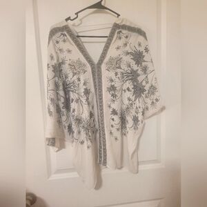 Rose & Olive white & black tunic size medium